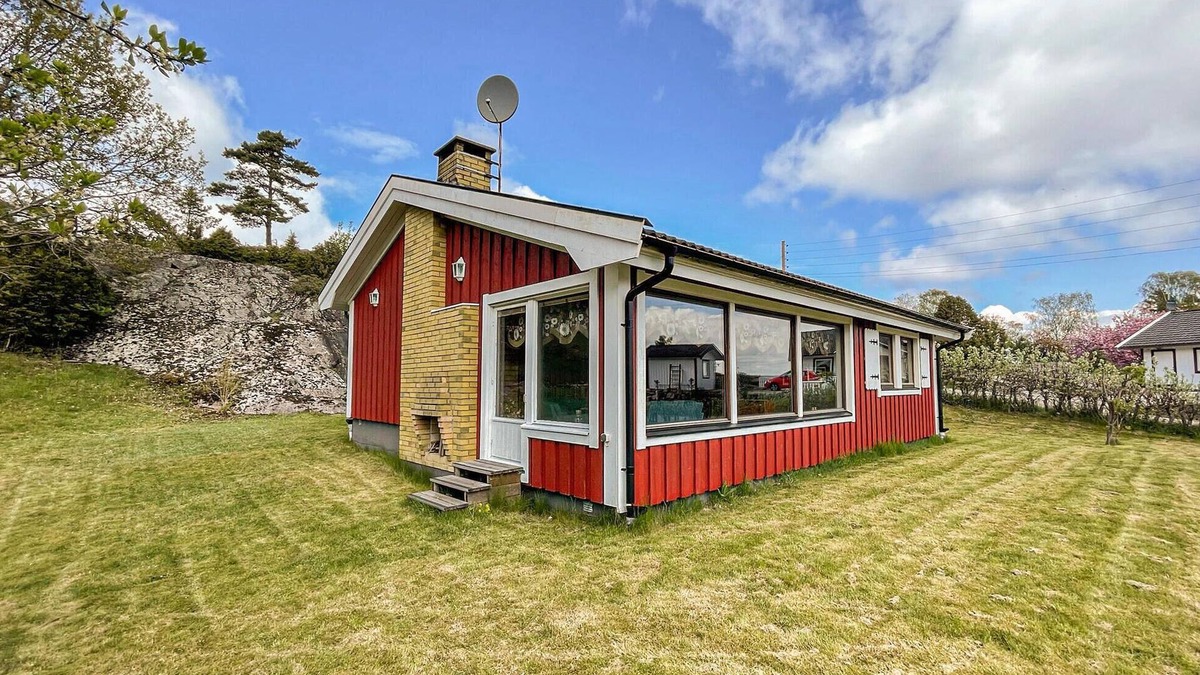 Hoviksnas House | Amazing home in Höviksnäs with kitchen