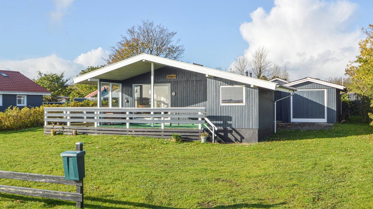Diernæs Strandby House | Amazing home in Haderslev with kitchen