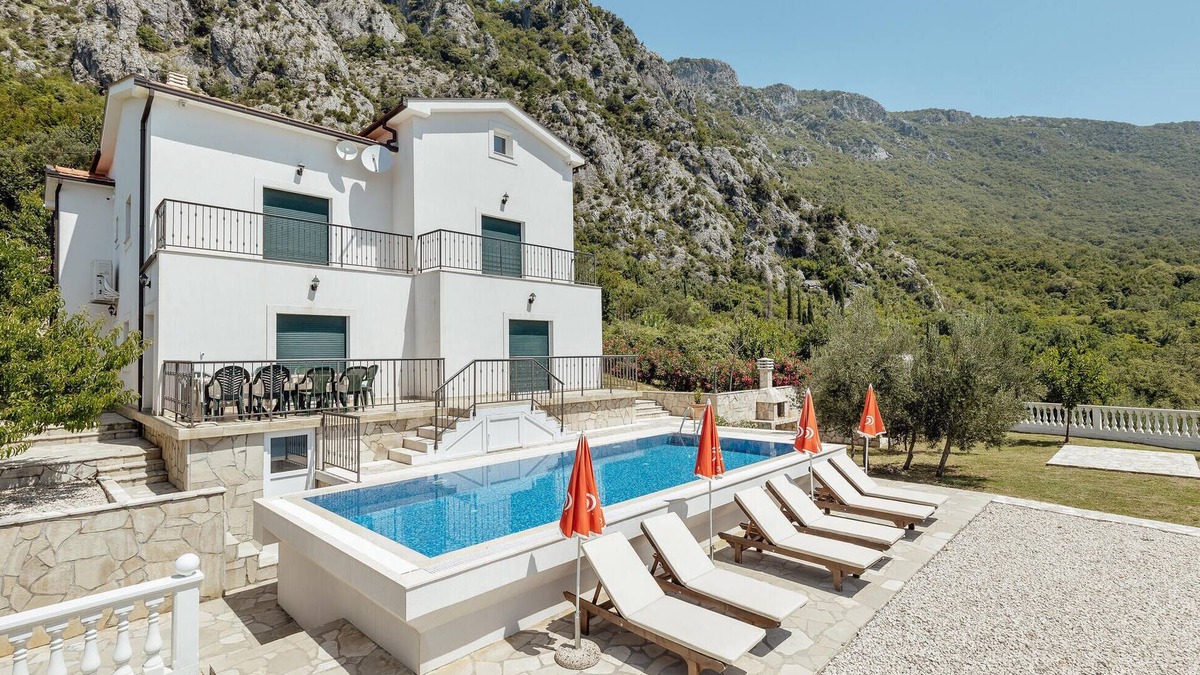 Sasovici House | Amazing home in Herceg Novi with WiFi