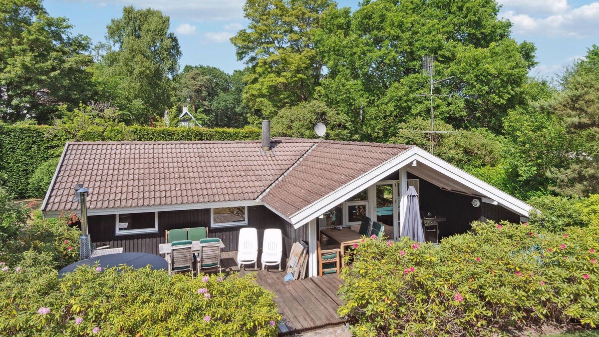 Hornbaek House | Amazing home in Hornbæk with kitchen