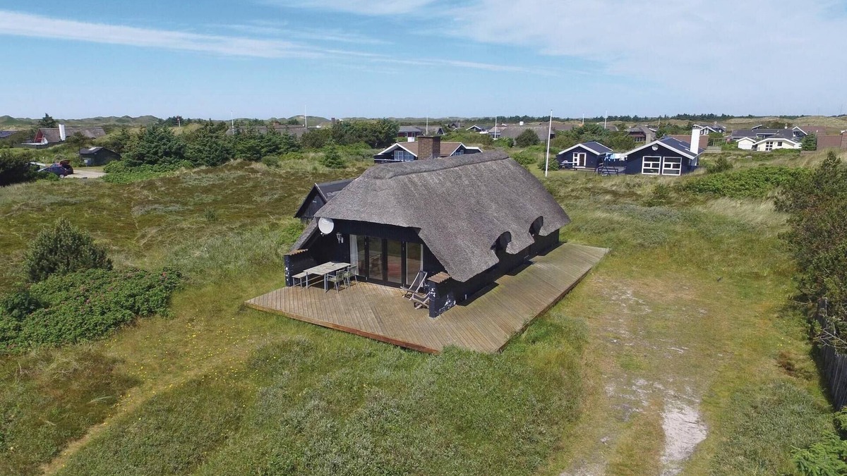 Nørre Lyngvig House | Amazing home in Hvide Sande