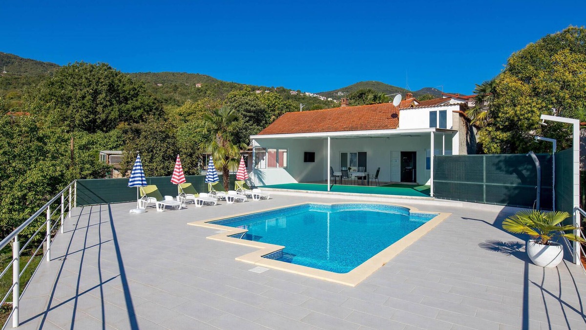 Ika House | Amazing home in Ika with house sea view