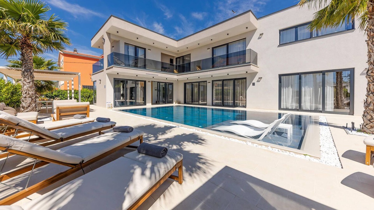 Kastel Stari House | Amazing home in Kastel Stari with sauna