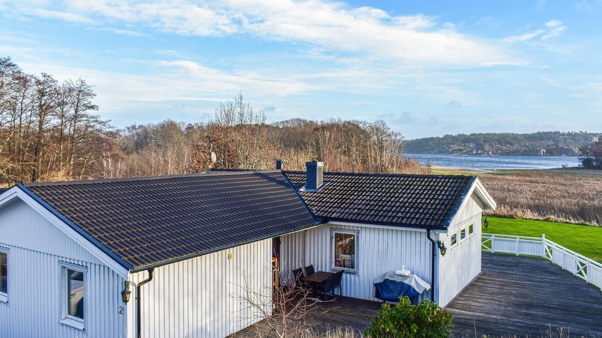 Klovedal House | Amazing home in Klövedal with kitchen