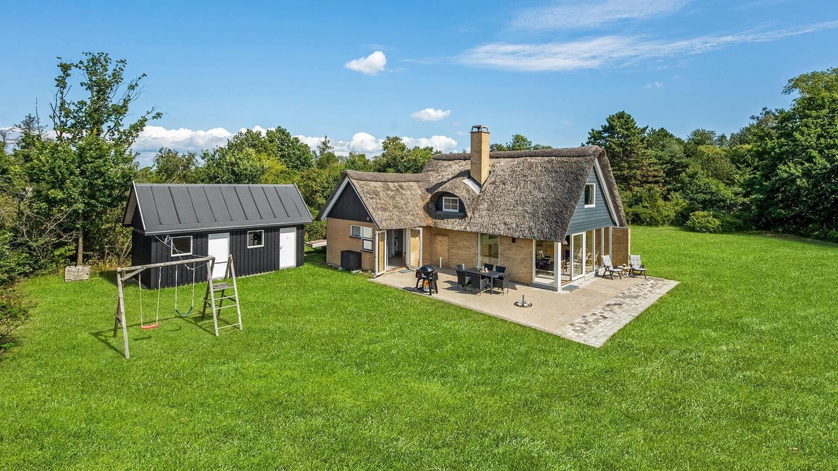 Skodshoved House | Amazing home in Knebel with kitchen