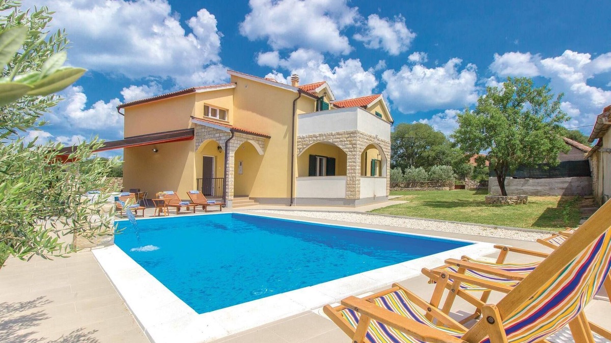 Bristane House | Amazing home in Miljevci with kitchen