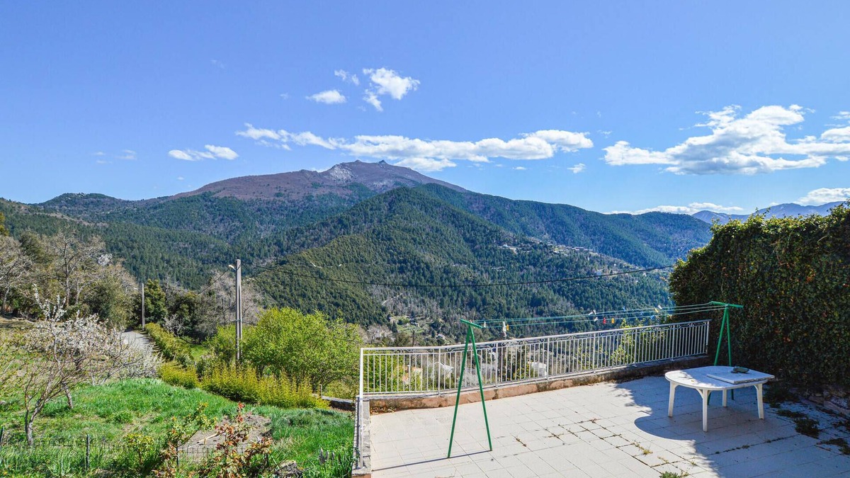 Morosaglia House | Amazing home in Morosaglia with WiFi