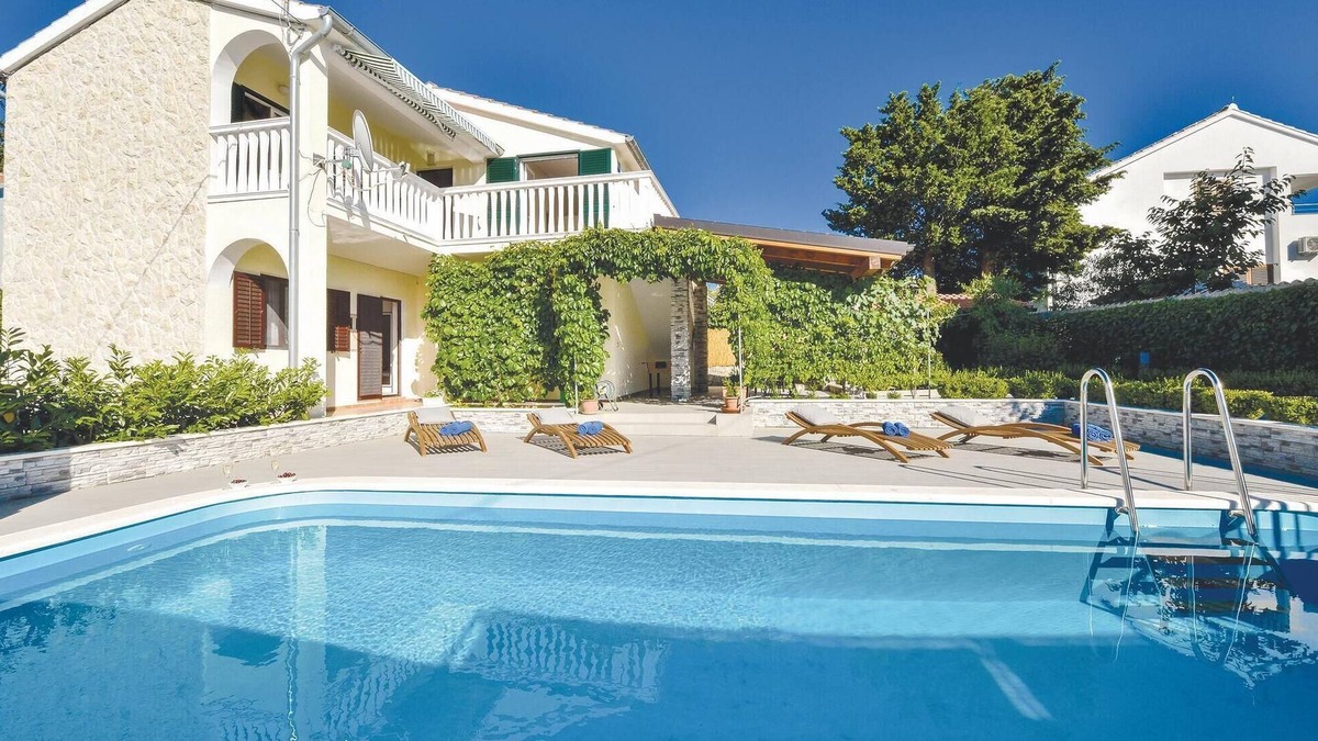 Murter House | Amazing home in Murter with WiFi