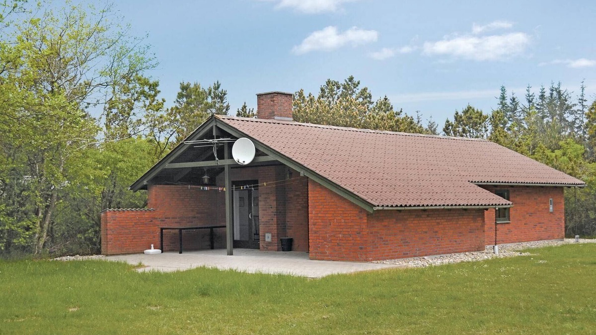 Houstrup House | Amazing home in Nørre Nebel with sauna