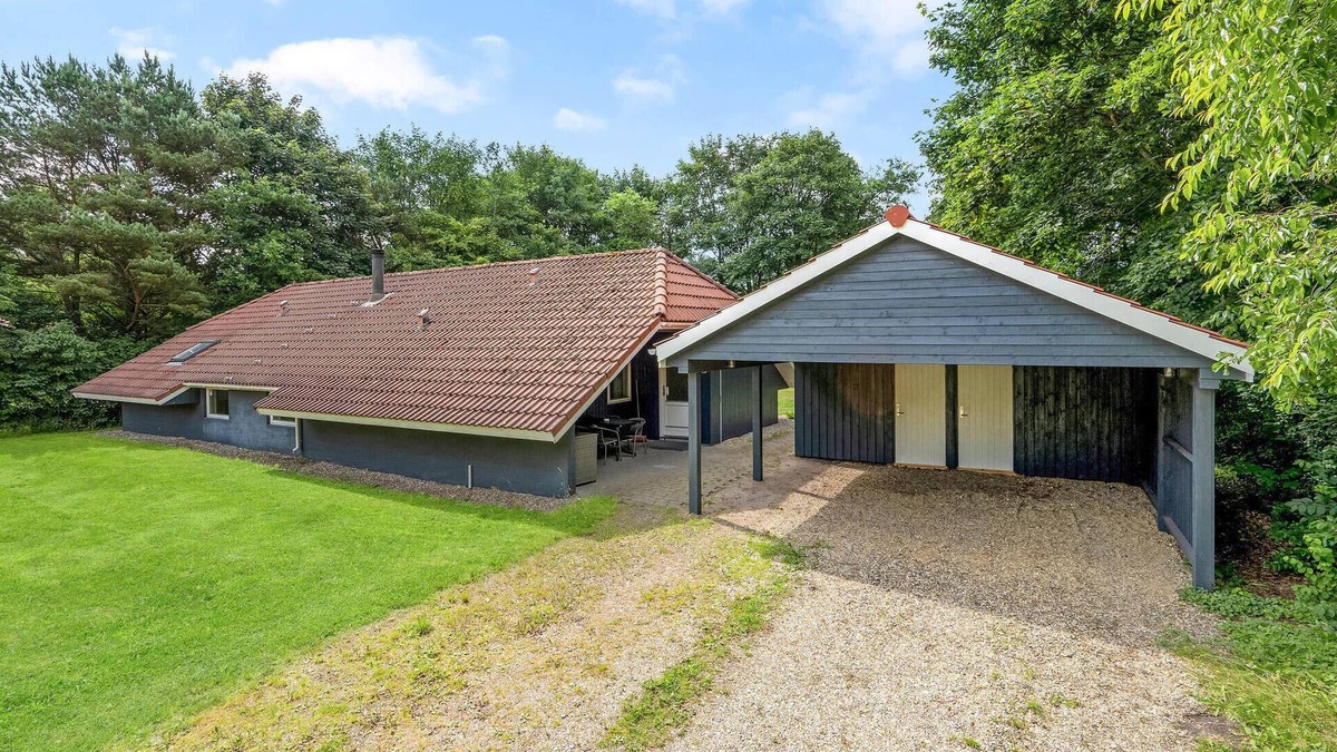Jegum House | Amazing home in Oksbøl with kitchen