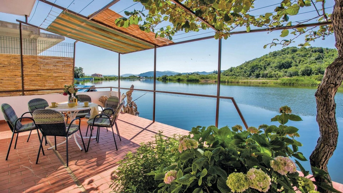 Blace House | Amazing home in Opuzen with WiFi