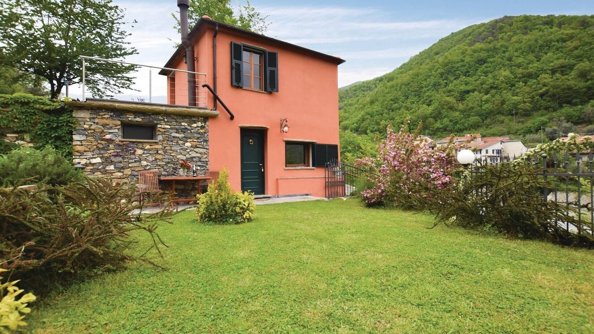 Pieve di Teco House | Amazing home in Pieve di Teco with WiFi