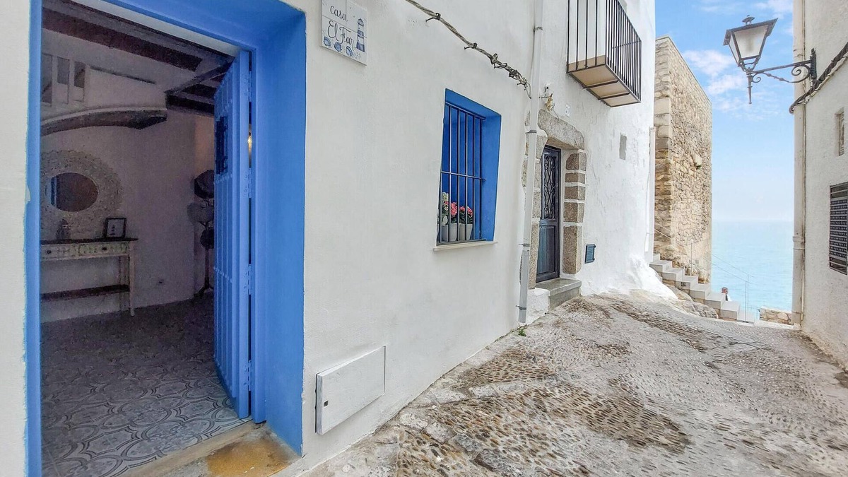 Peniscola Old Town House | Amazing home in Peñíscola with WiFi