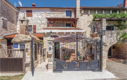 Jasenovica House | Amazing Home In Porec With Kitchen