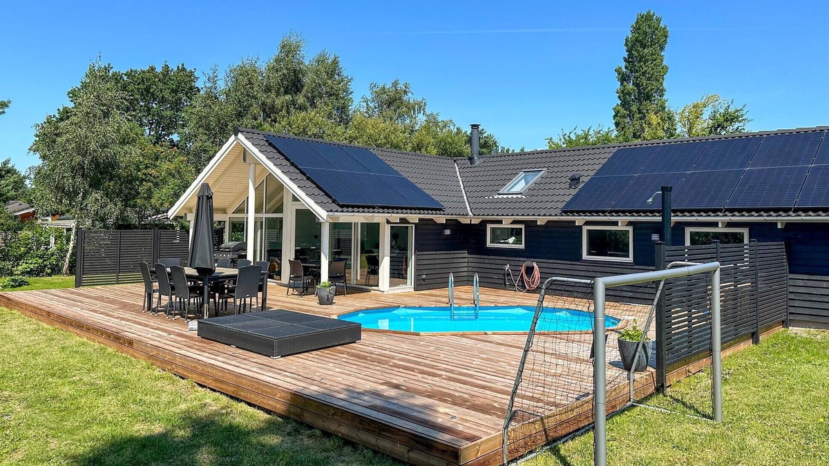 Kramnitse House | Amazing home in Rødby with sauna