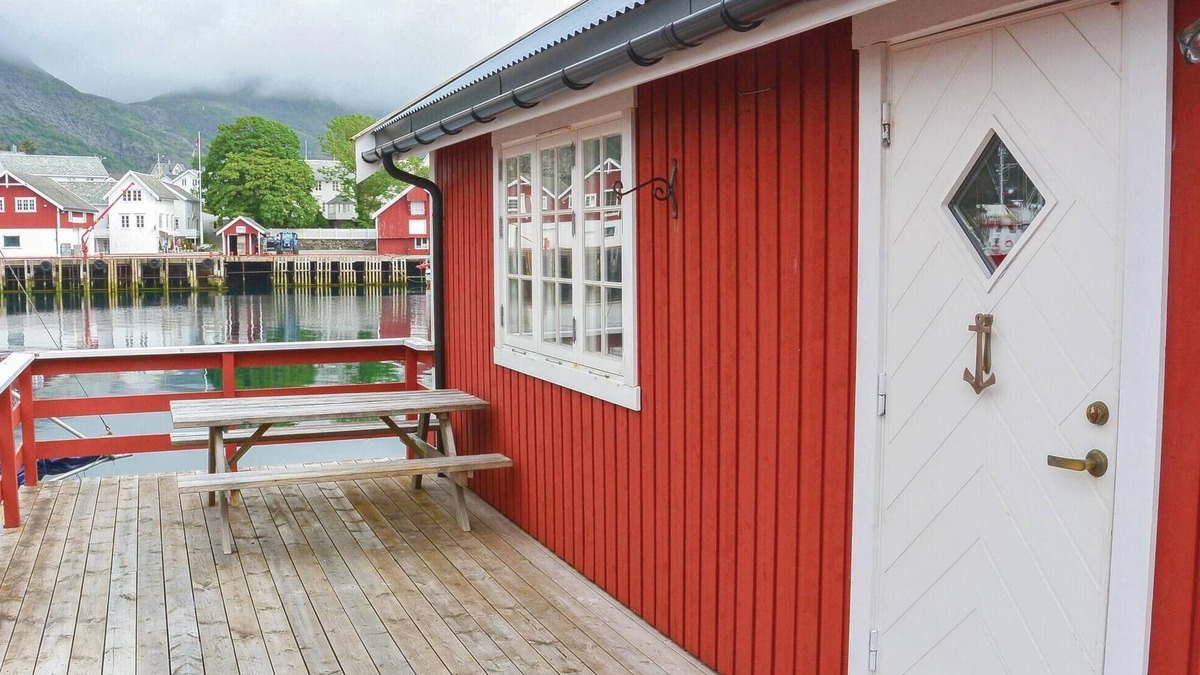 Sørvagen House | Amazing home in Sørvågen with WiFi