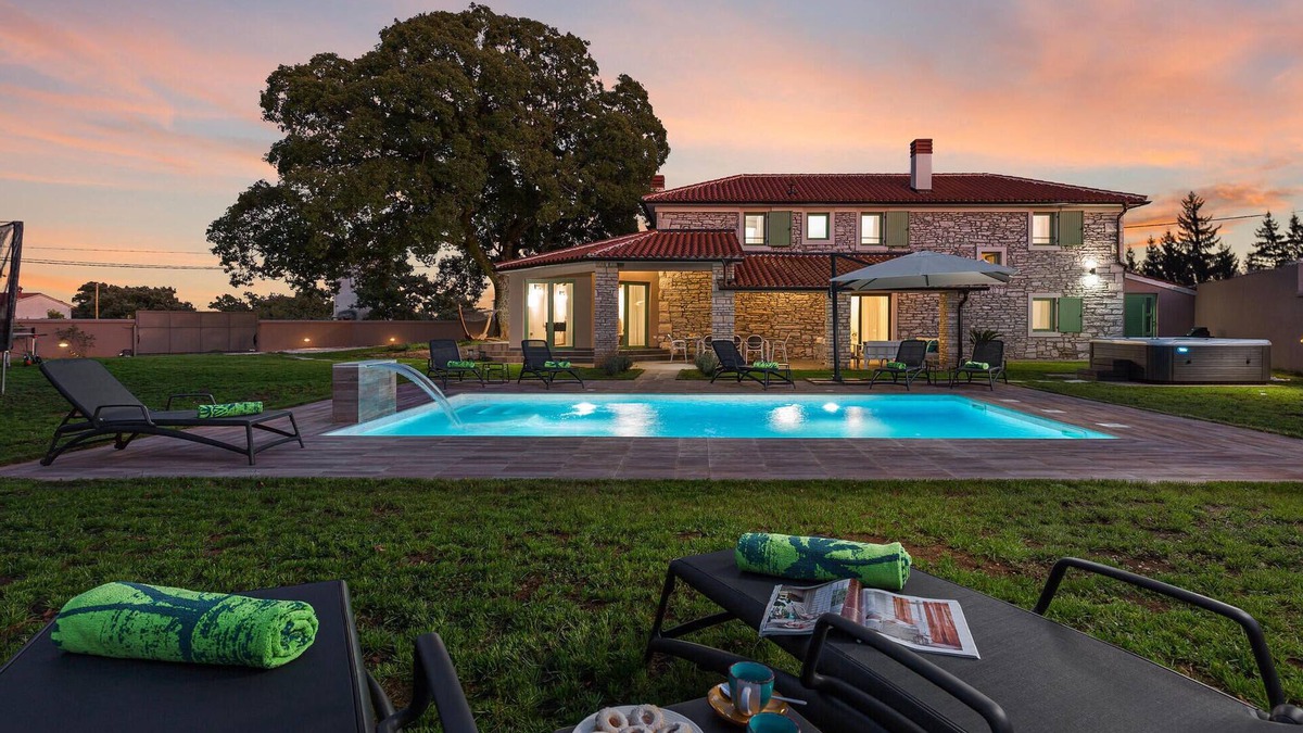 Sajini House | Amazing home in Sajini