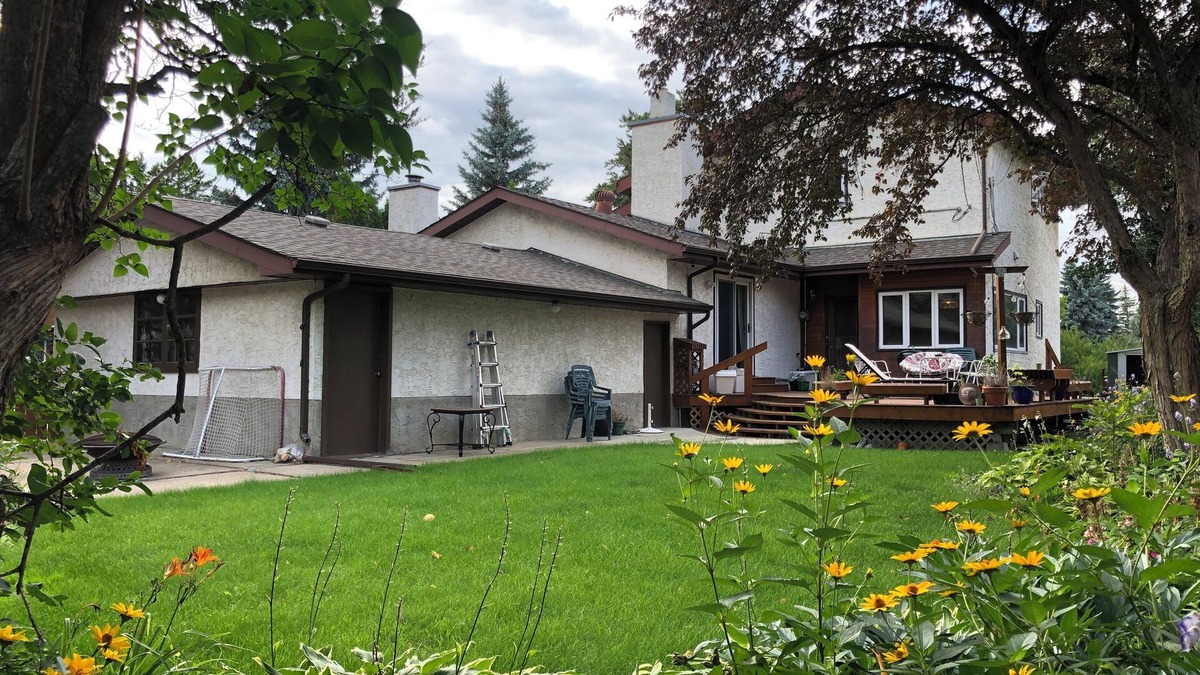 Southwest Calgary House | Amazing home in south calgary