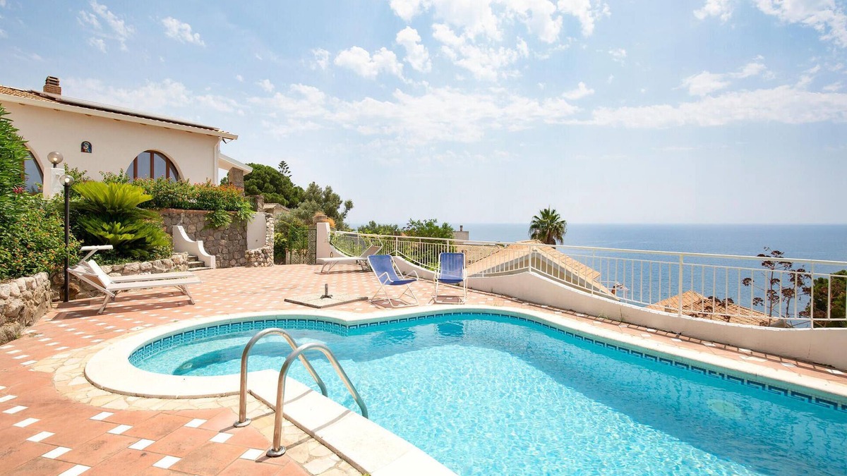Santa Maria del Mare Torrazzo House | Amazing home in Staletti with WiFi