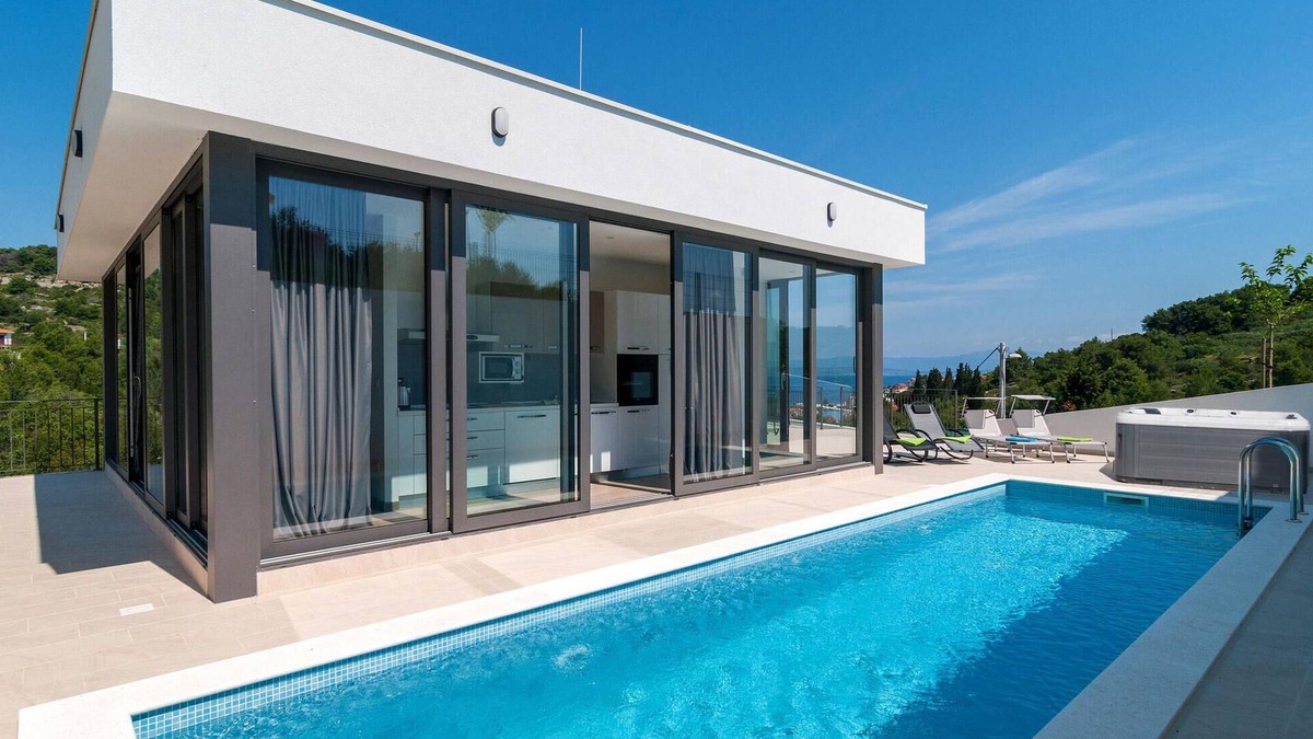 Stomorska House | Amazing home in Stomorska