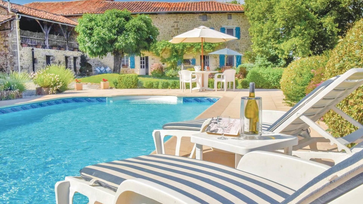 Suaux House | Amazing home in Suaux