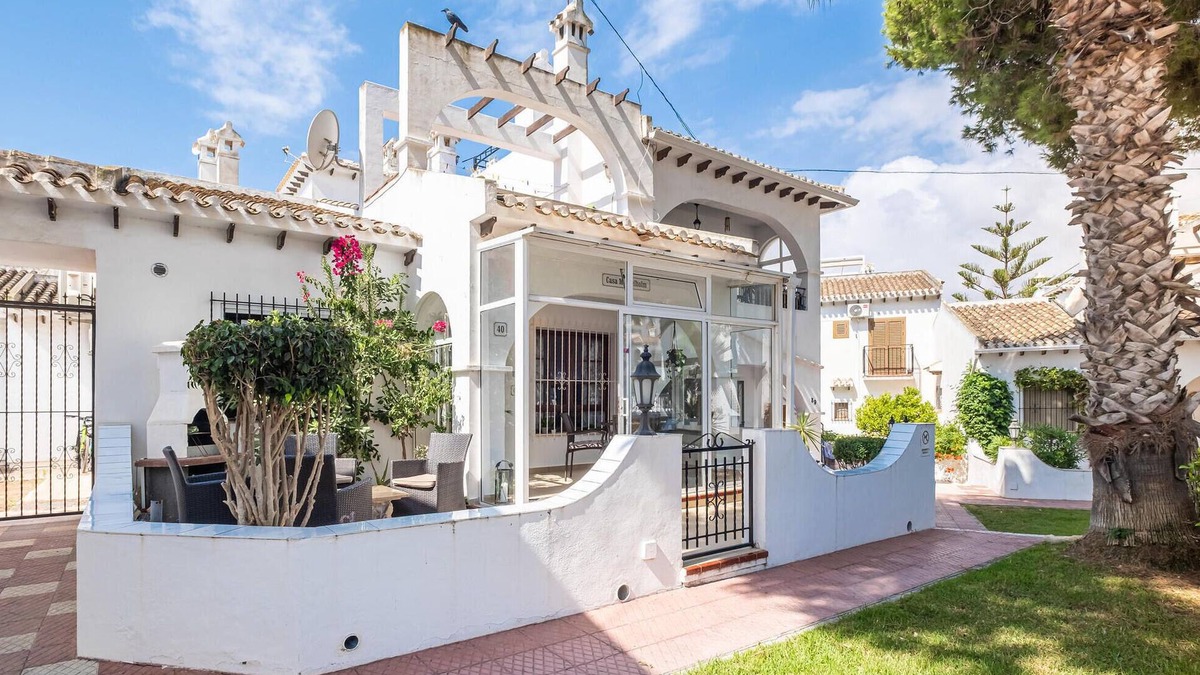 Torrevieja House | Amazing home in Torrevieja with kitchen