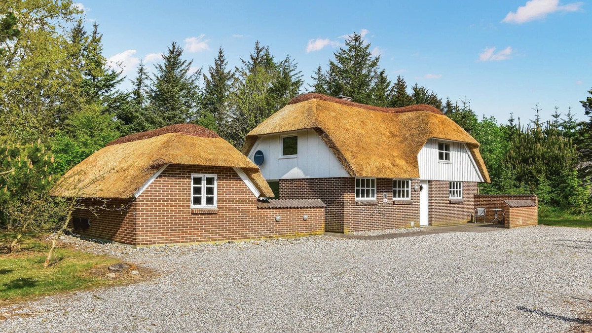Øby House | Amazing home in Ulfborg with kitchen