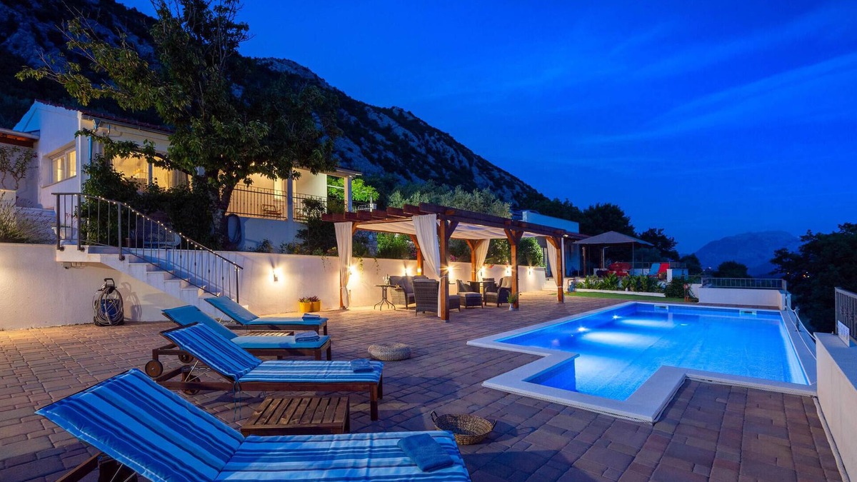 Zvecanje House | Amazing home in Zvecanje/Gata