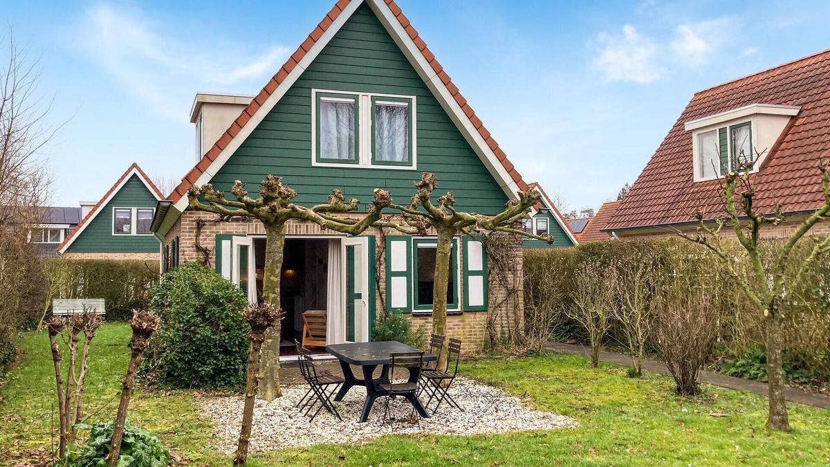 Zonnemaire House | Amazing home in Zonnemaire with WiFi