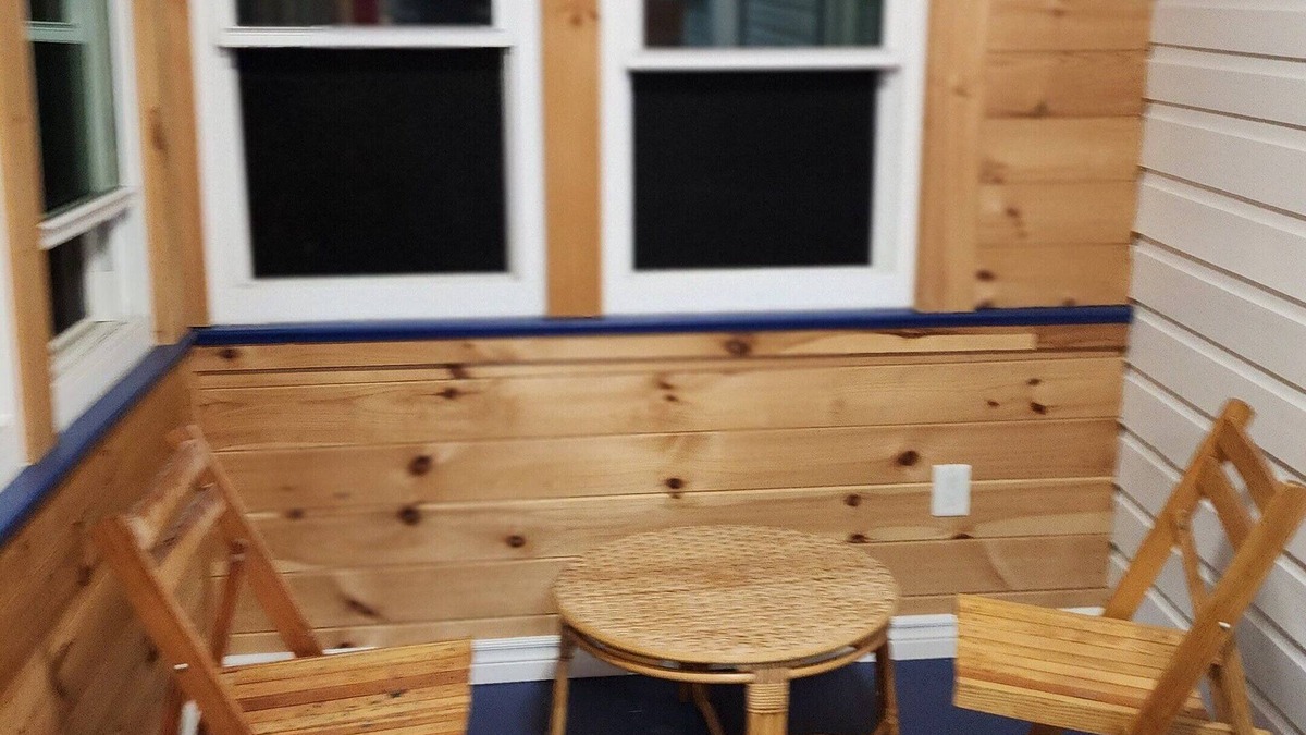 Cambridge House | Amazing home on a huge backyard right near downtown, costco, movie.Pet Friendly!