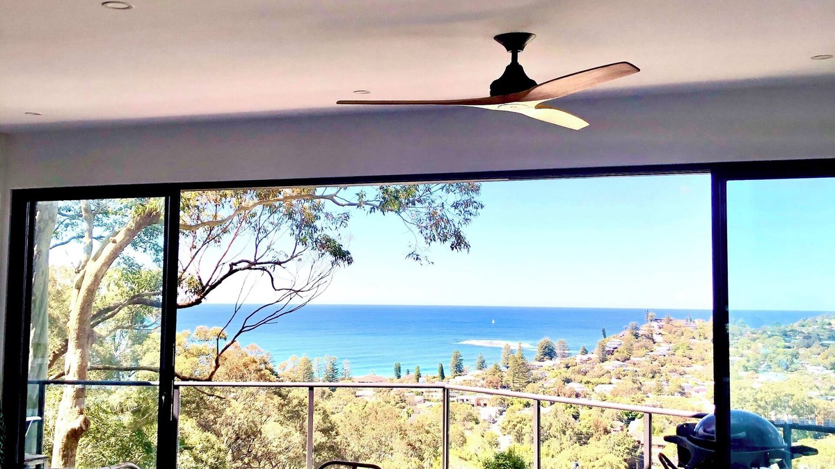 Newport House | AMAZING Insta-worthy ocean views over Newport Beach sleeps 9 guests