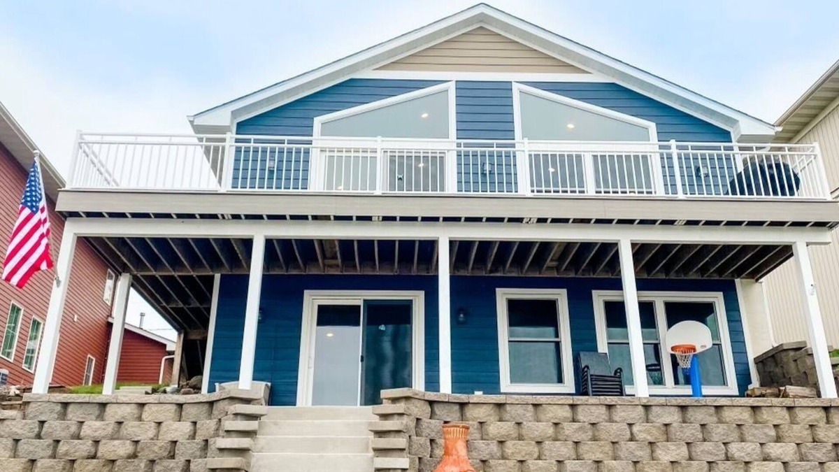 Pine City House | Amazing Lake Home on Cross Lake - 60 Miles from the Twin Cities