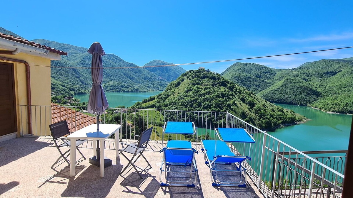 Castel di Tora Apartment | Amazing Lake View