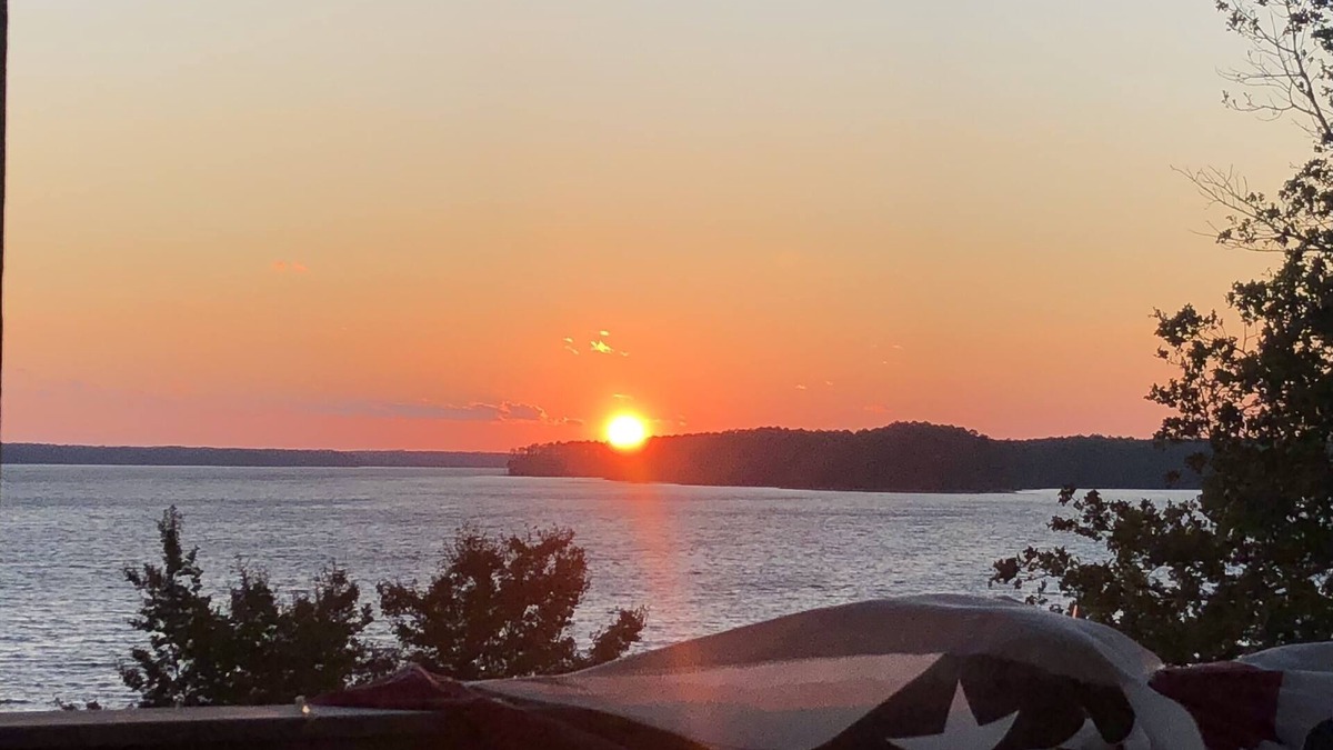 Modoc House | Amazing lake view and sunsets! Perfect for Masters hosting 2024!nn