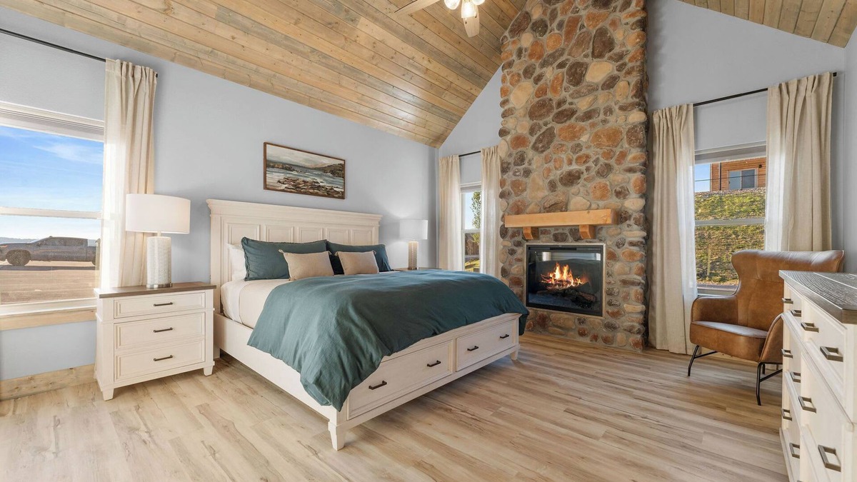 Table Rock Cabin | Amazing Lake View! No Stairs Cabin! Indoor Pool!