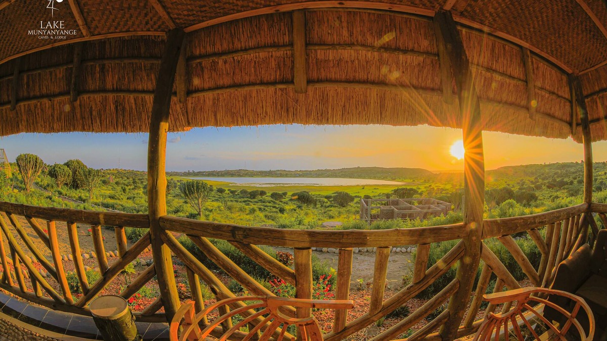 Kasese Cottage | Amazing Lake view with Flamingos on Lake Munyanyange
