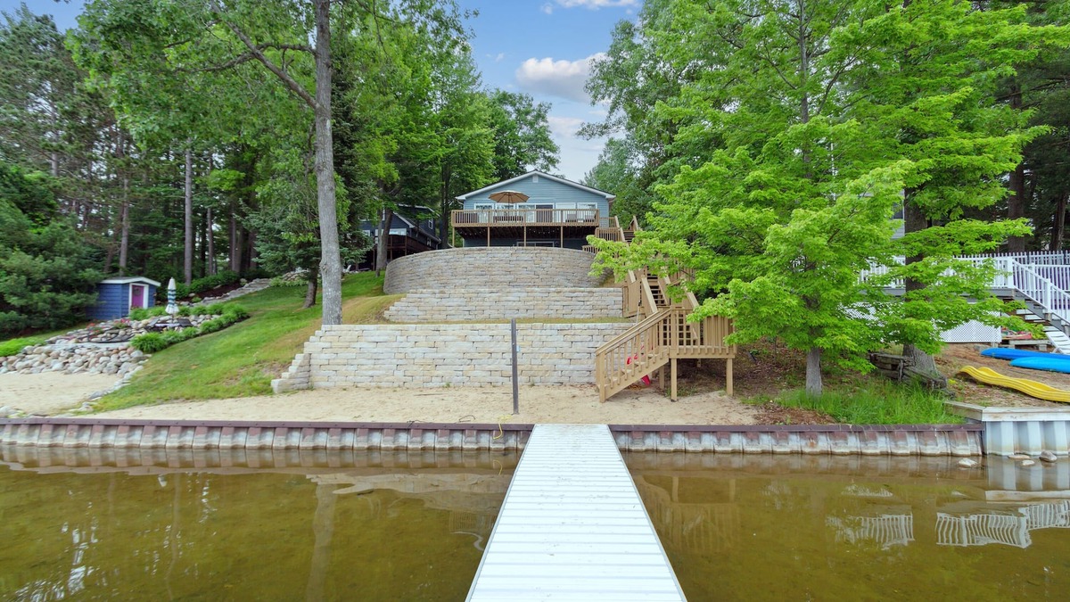 Farwell House | Amazing lake views for the perfect family getaway at the Lake Thirteen Retreat!