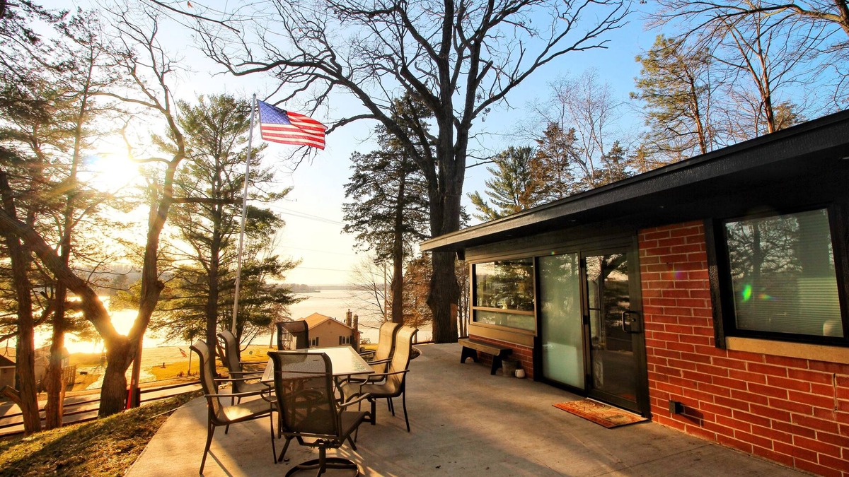 Lodi Cottage | Amazing Lake Wisconsin Views! Newly Remodeled Cottage with Modern Amenities!