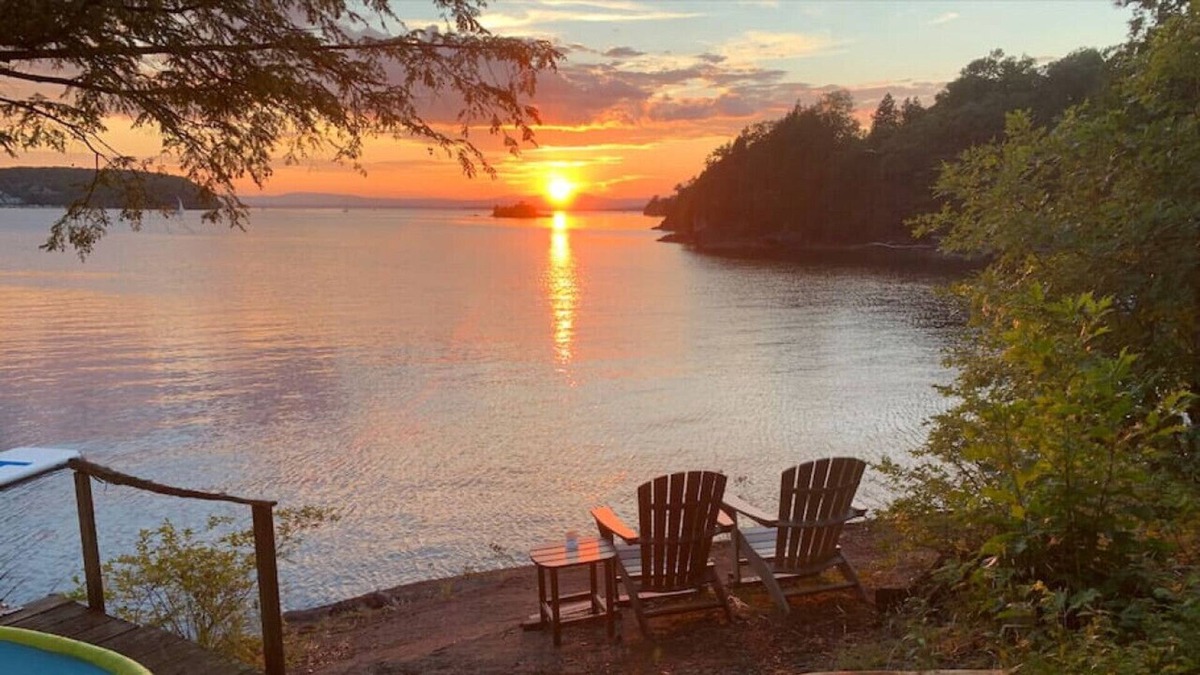 Colchester Cabin | Amazing Lakefront Cabin with Great Swimming & Epic Views
