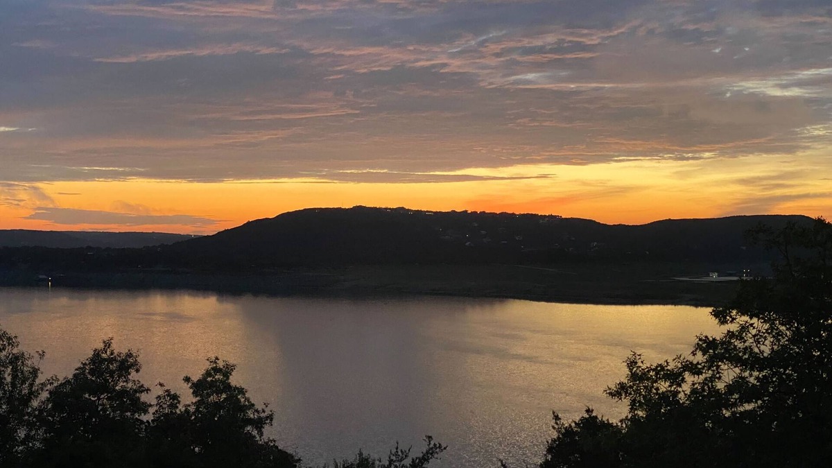 Hudson Bend House | Amazing lakefront home w/free WiFi and fantastic views - close to Austin
