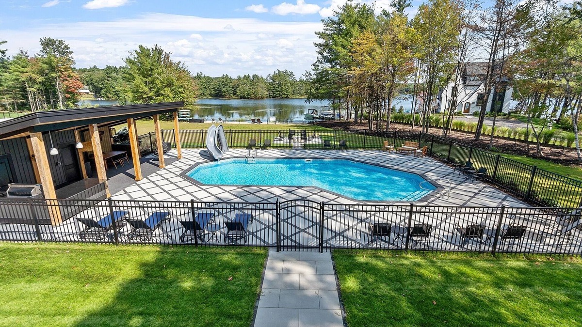 Winchendon House | Amazing Lakefront property, Private Pool on Lake Monomonac at Tatum's Place