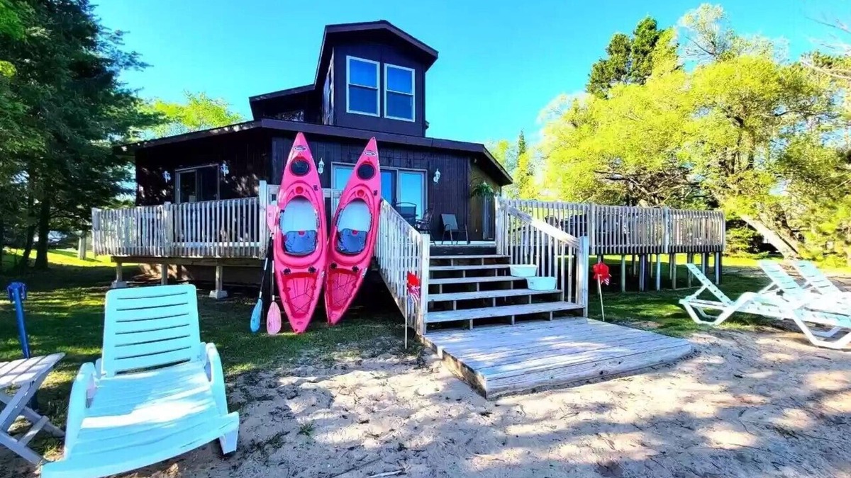 Merriweather House | Amazing Lakefront Rental with Sandy Beach