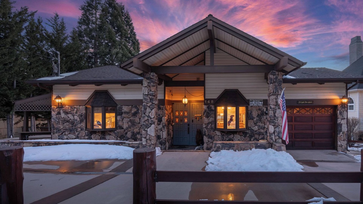 Big Bear Lake House | Amazing lakefront 4-bedroom house in Big Bear Lake with Indoor Hot Tub