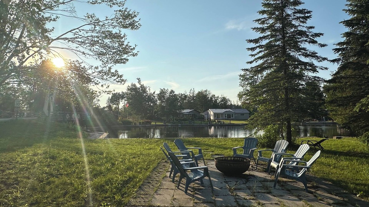Lagoon City Cottage | Amazing Lakeside Cottage in the Venice of Ontario-Lagoon City