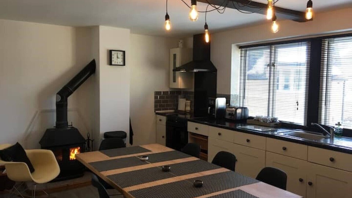 Castle Cary Apartment | “Amazing large apartment” @ NO4 HIGH STREET