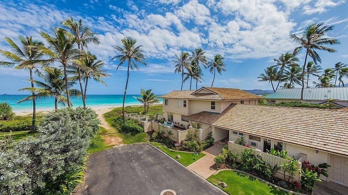 Kailua House | Amazing & Large Kailua Beachfront for up to 14 guests