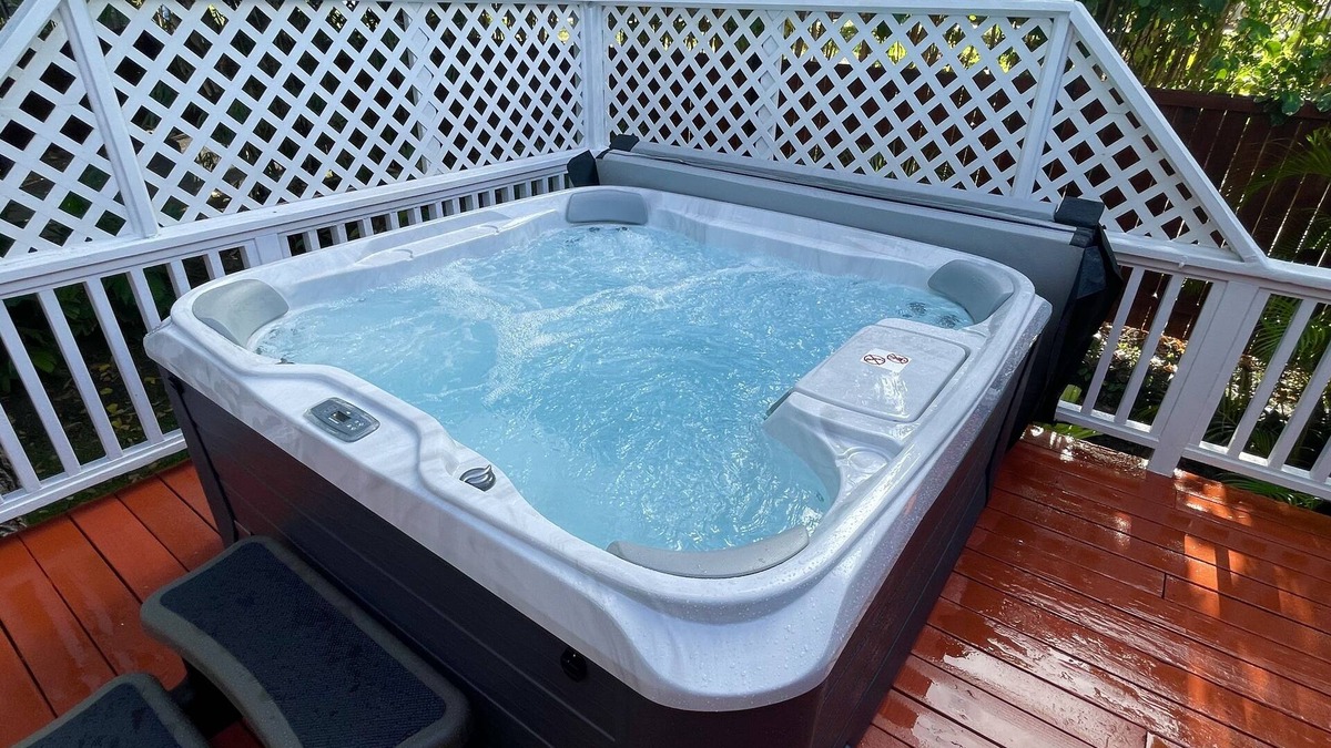Pupukea House | Amazing Location & Beach. 200 plus 5-Star Reviews! Hot Tub, AC, 4 Bikes & More!