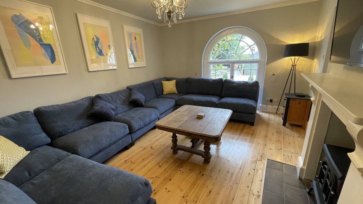 Whitchurch House | Amazing location large spacious 3 storey Georgian listed building sleeps 15