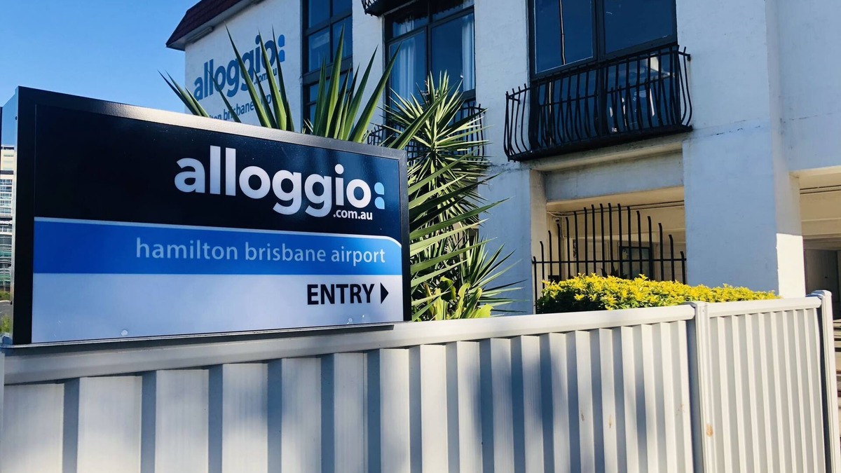 Hamilton House | Amazing location Motel room with bathroom, includes wifi, carpark & utilities