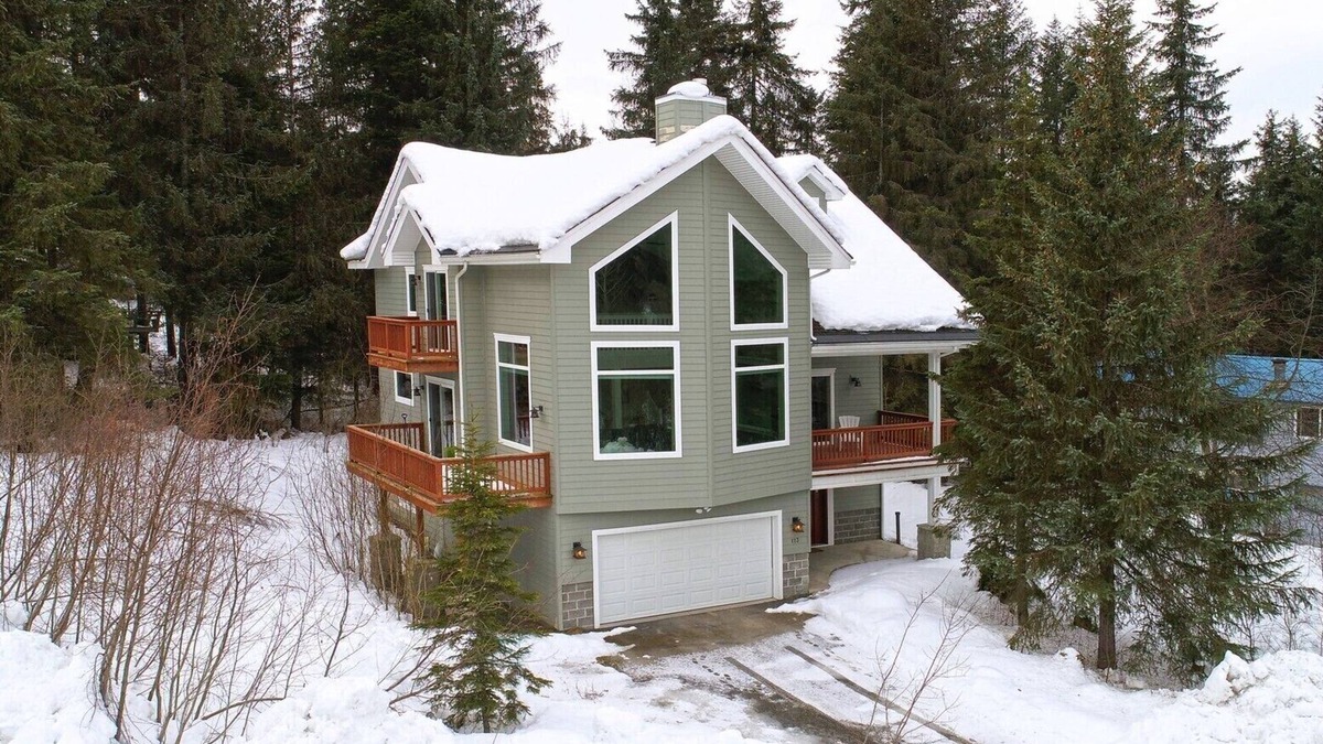 Alyeska House | Amazing location with hot tub and front row views of Mt. Alyeska